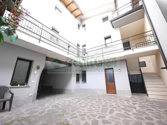 Casa in vendita a Urago D'oglio, Lombardia