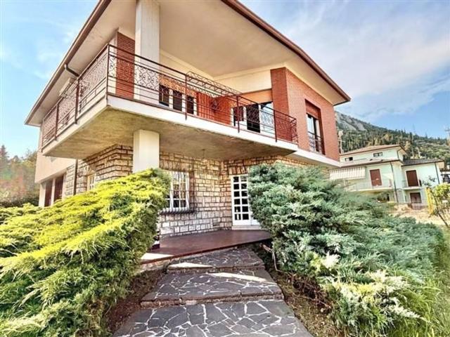 Casa in vendita a Zona Est, Brescia