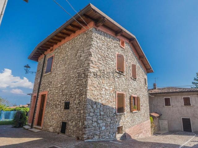 Casa in vendita a Comunità Montana Parco Alto Garda bresciano, Gargnano