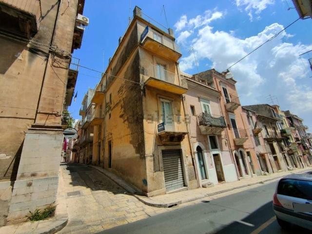 Casa in vendita a Ragusa Ibla, Ragusa