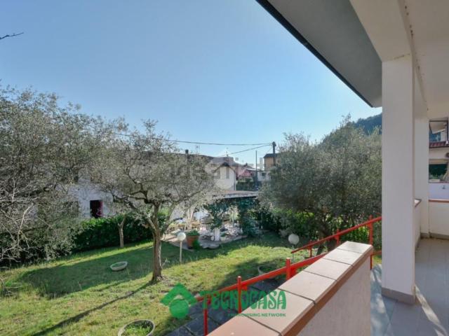 Casa in vendita a Follo, Liguria