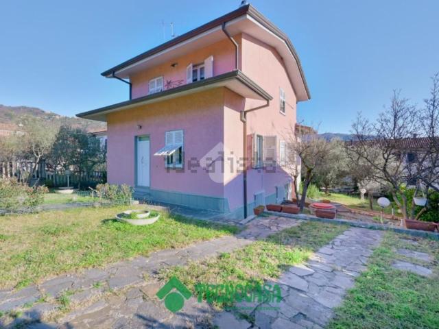 Casa in vendita a Follo, Liguria