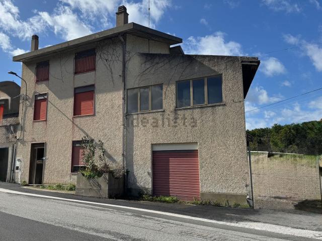 Casa in vendita a Monforte San Giorgio, Sicilia