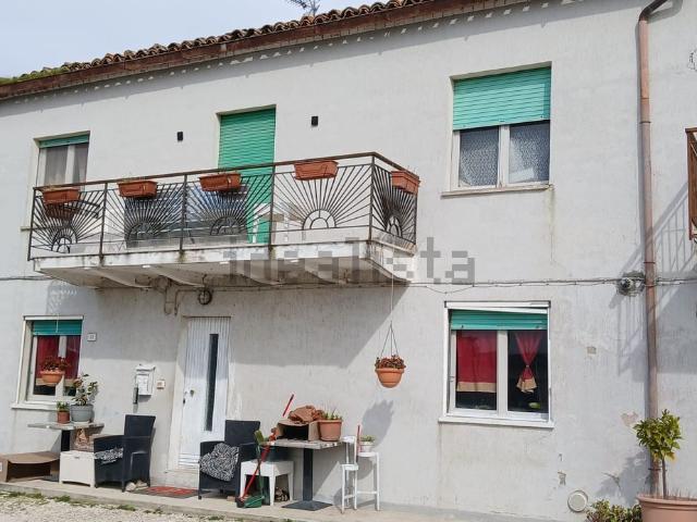 Casa in vendita a Terre Roveresche, Marche