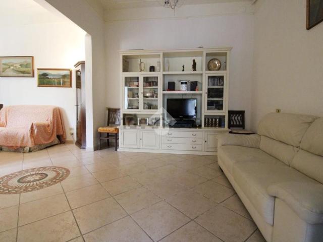 Casa in vendita a Prato, Toscana