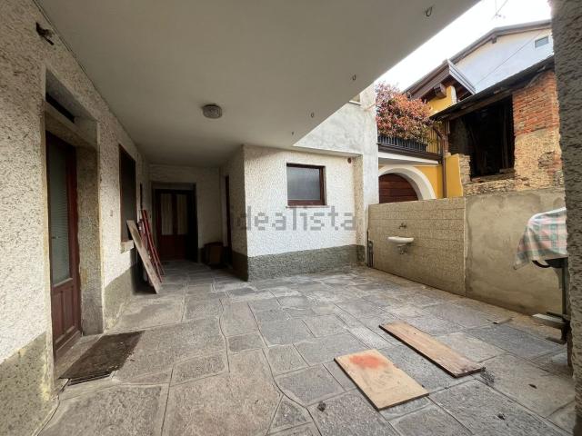Casa in vendita a Invorio Superiore, Piemonte