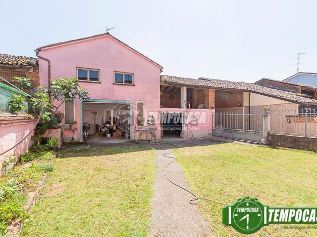Casa in vendita a Azzanello, Cremona