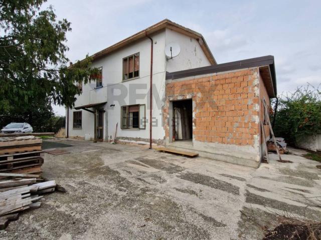 Casa in vendita a Castelnovo Bariano, Veneto