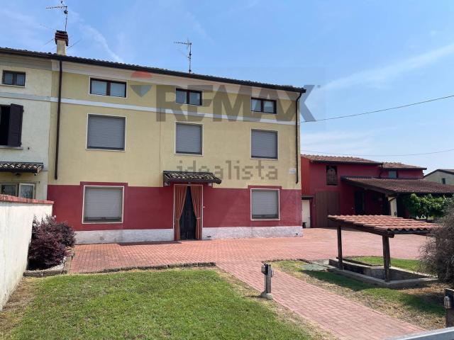 Casa in vendita a Castel Goffredo, Lombardia