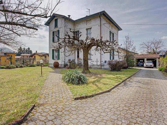 Casa in vendita a Comunità Montana del Piambello, Marchirolo