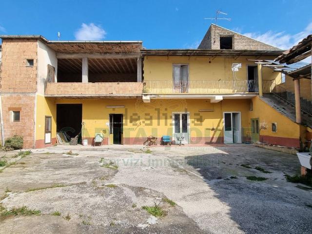 Casa in vendita a Casalba, Macerata Campania