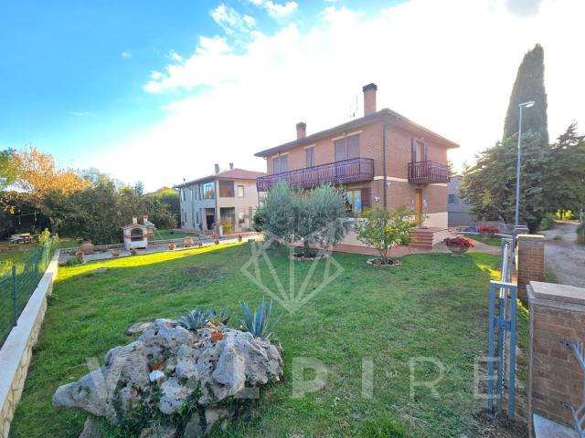 Casa in vendita a Gualdo Cattaneo, Umbria