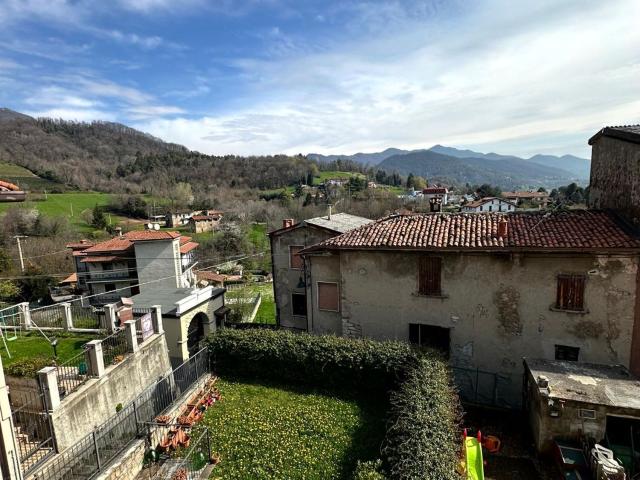 Casa in vendita a Almenno San Salvatore, Lombardia