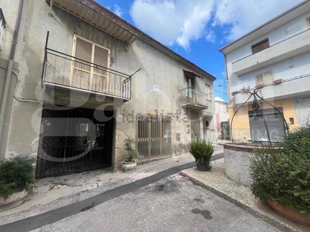 Casa in vendita a Calvi Risorta, Campania