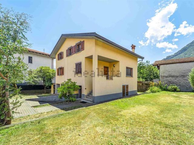 Casa in vendita a Mossanzonico, Dongo