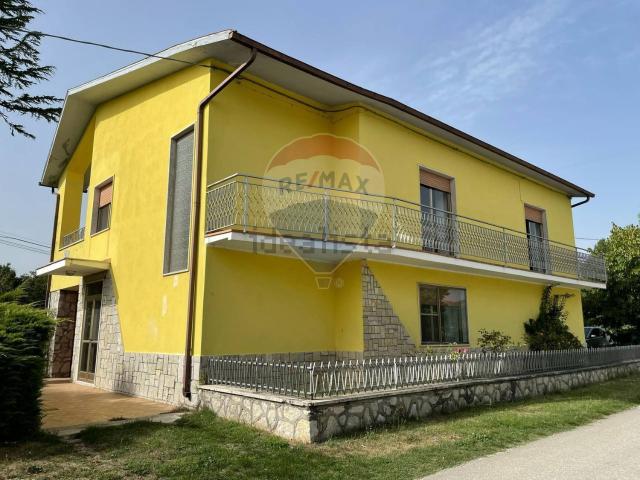 Casa in vendita a Rocchetta A Volturno, Molise