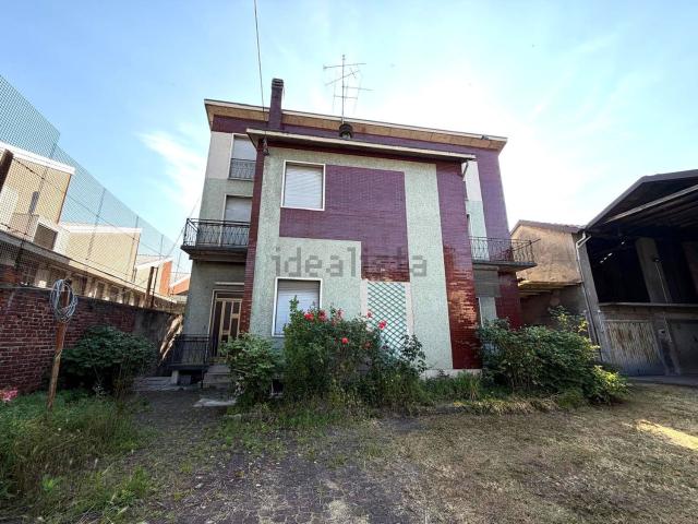 Casa in vendita a Busto Arsizio, Lombardia