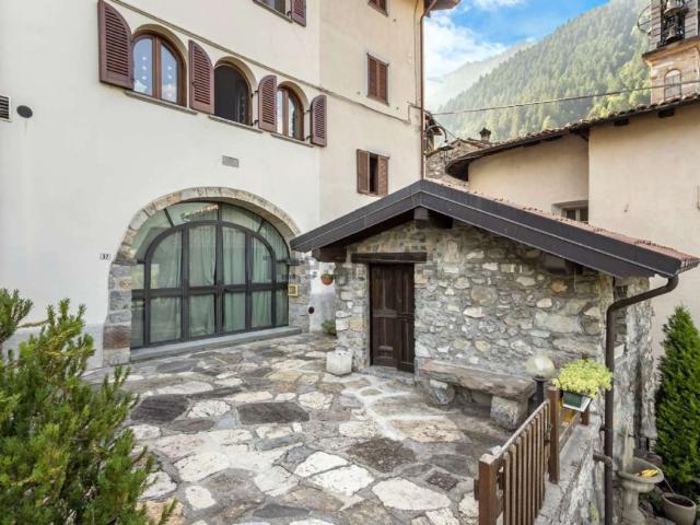 Casa in vendita a Ardesio, Lombardia