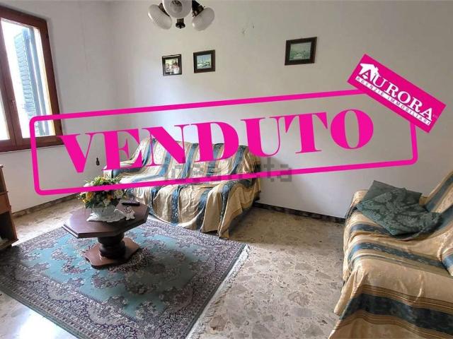 Casa in vendita a Faleriense, Marche