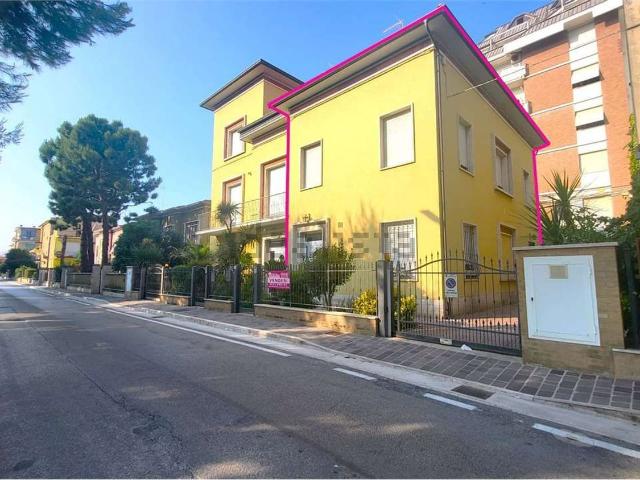 Casa in vendita a Centro, Marche