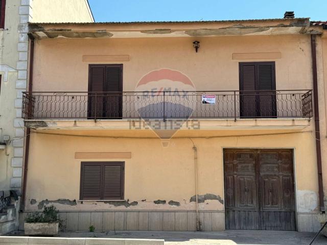 Casa in vendita a Carinola, Campania