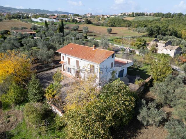Casa in vendita a Calvi, Campania