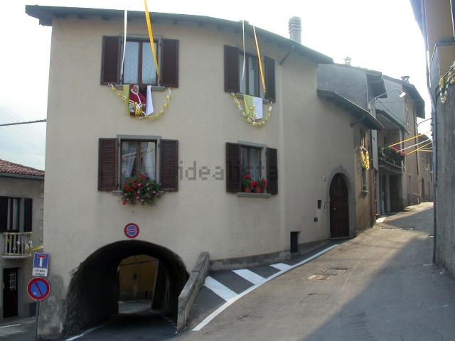 Casa in vendita a Fonteno, Lombardia