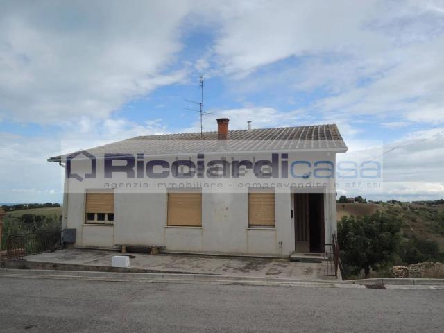 Casa in vendita a Castellano, Marche