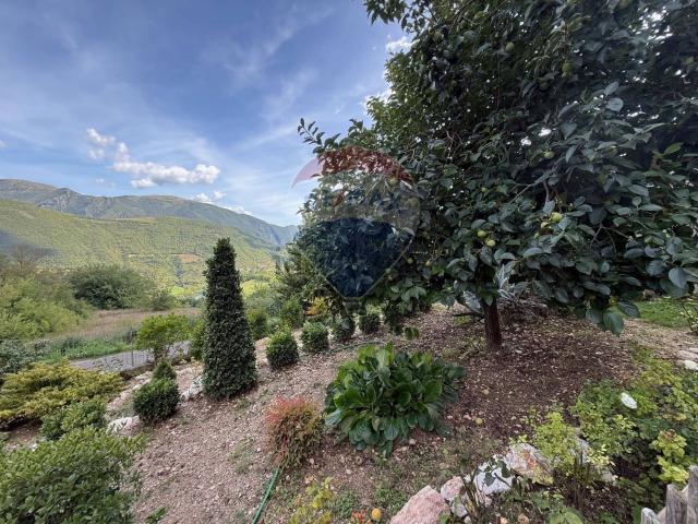 Casa in vendita a Cerreto Di Spoleto, Umbria