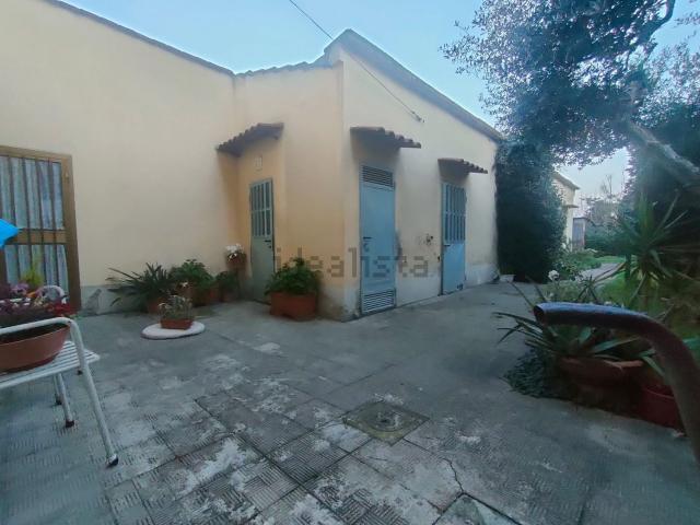 Casa in vendita a Capezzana, Prato