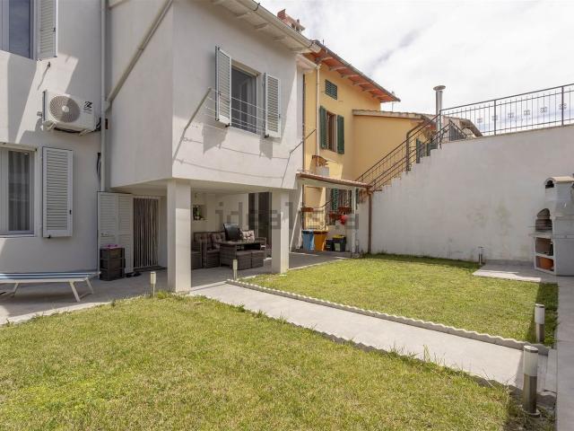 Casa in vendita a Prato, Grignano