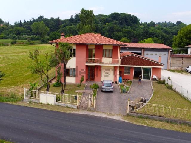 Casa in vendita a Montecchio Precalcino, Veneto
