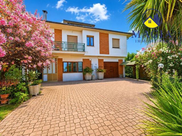 Casa in vendita a Unione dei Comuni della Val Vibrata, Marche