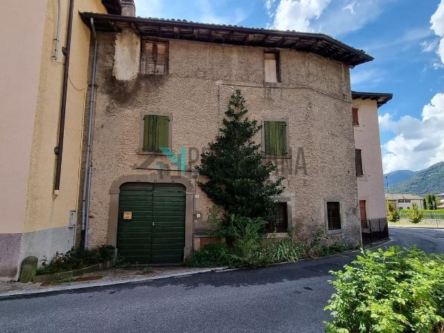 Casa in vendita a Fiorine, Clusone