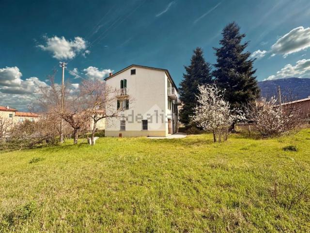 Casa in vendita a Zona Industriale Sud, Gualdo Tadino