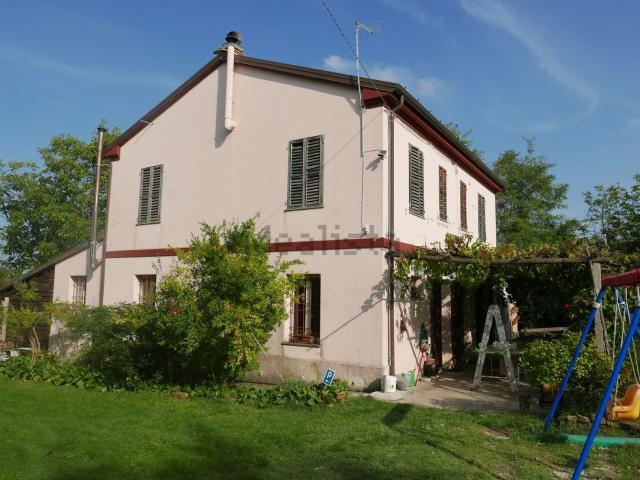Casa in vendita a Trecastelli, Marche