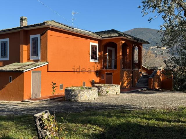 Casa in vendita a Poggio Catino, Lazio