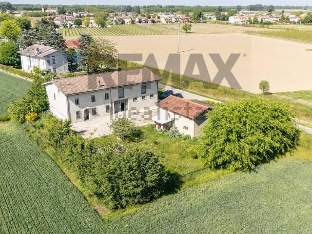 Casa in vendita a Bassa Reggiana, Re