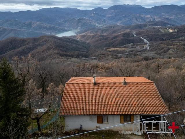 Casa in vendita a Fiamignano, Lazio