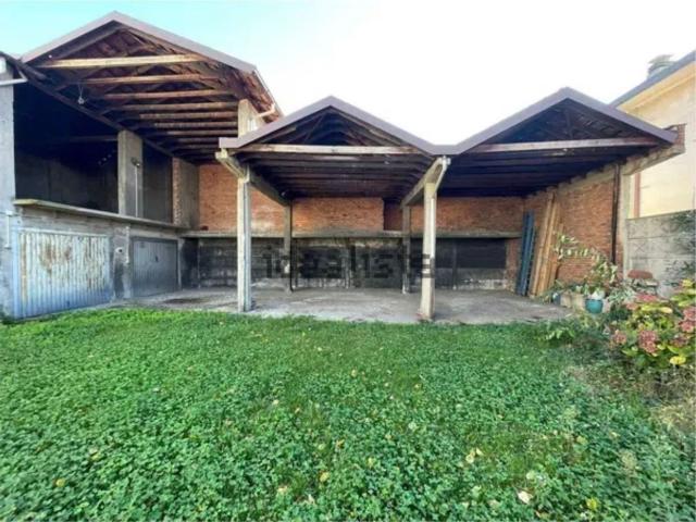 Casa in vendita a Busto Arsizio, Lombardia