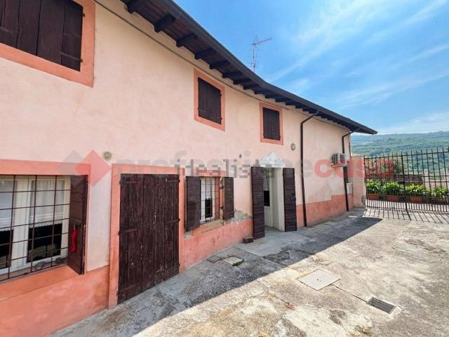 Casa in vendita a Nord-Est, Brenzone