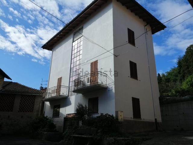 Casa in vendita a Comunità Montana del Piambello, Cadegliano