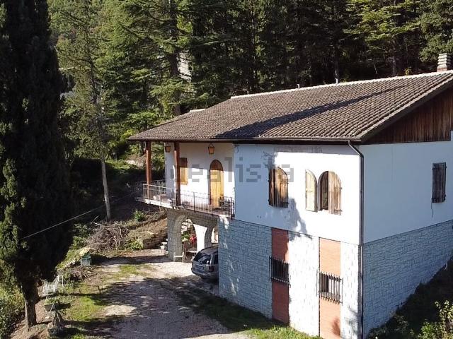 Casa in vendita a Marche, Macerata