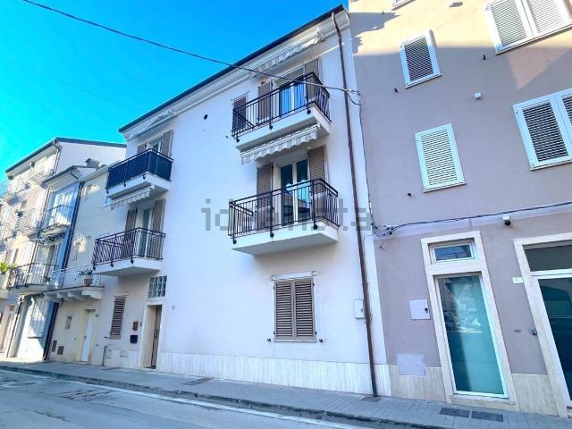 Casa in vendita a Marina centro, Marche