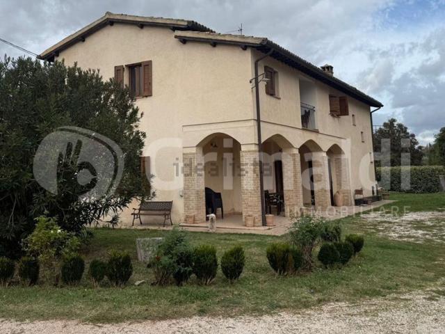 Casa in vendita a Campello Sul Clitunno, Umbria