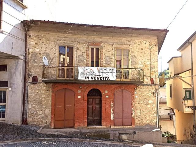 Casa in vendita a Oliveto Citra, Campania