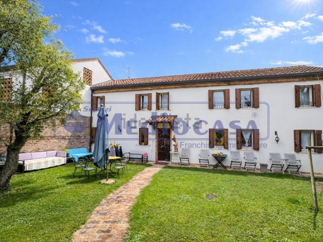 Casa in vendita a Sarzano, Rovigo