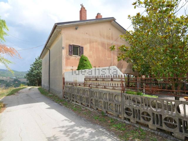 Casa in vendita a Lioni, Campania