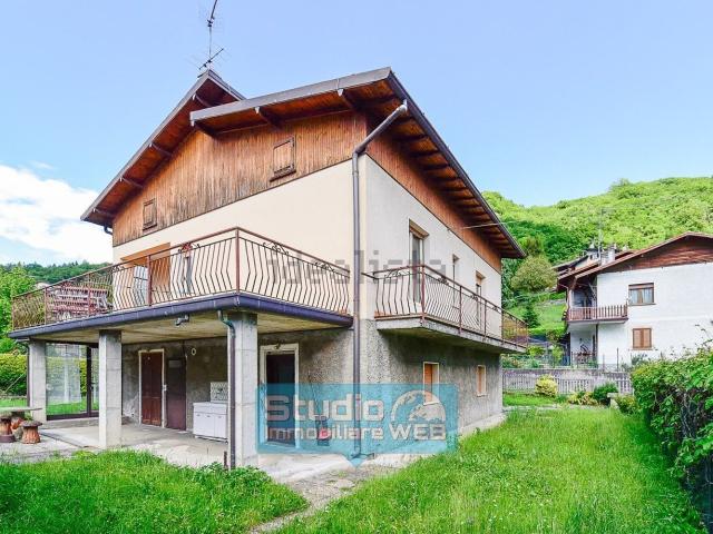Casa in vendita a Barni, Lombardia