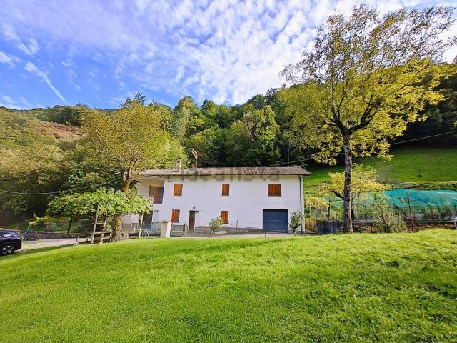 Casa in vendita a Argegno, Lombardia